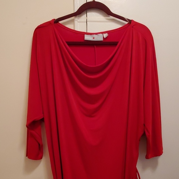 Red 3/4 sleeve dress with gold chain belt - Picture 3 of 4